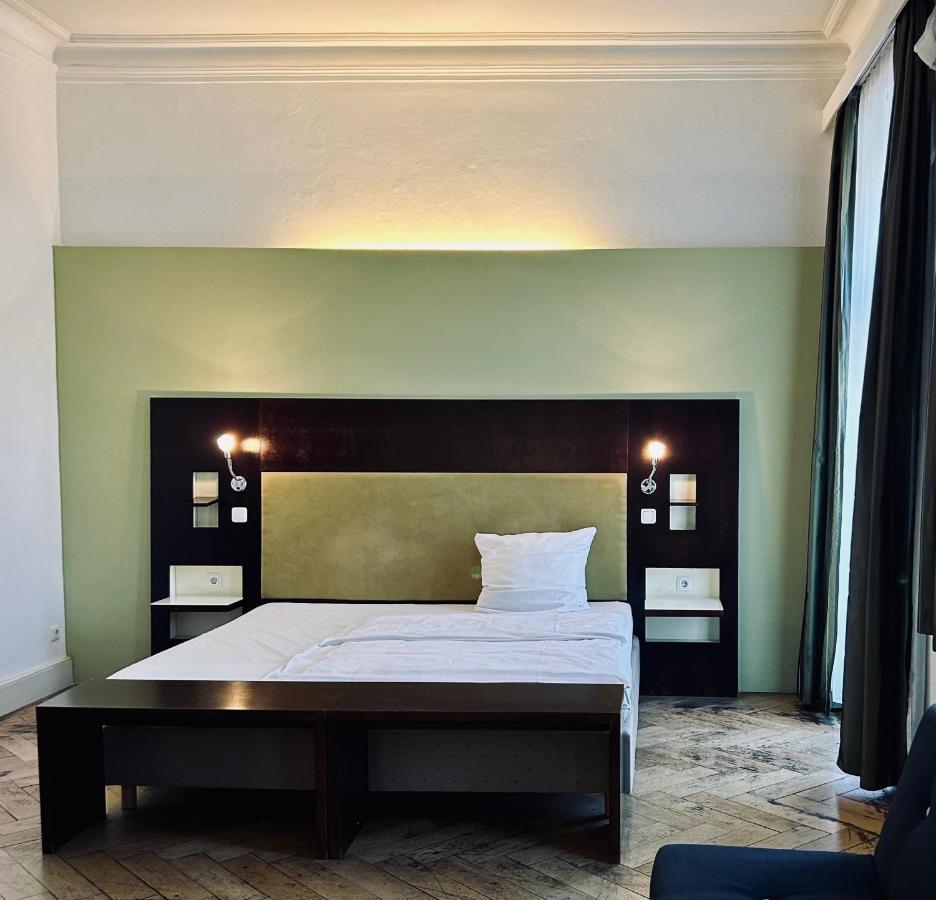Hotel Brasserie แอร์ลังเงิน ภายนอก รูปภาพ