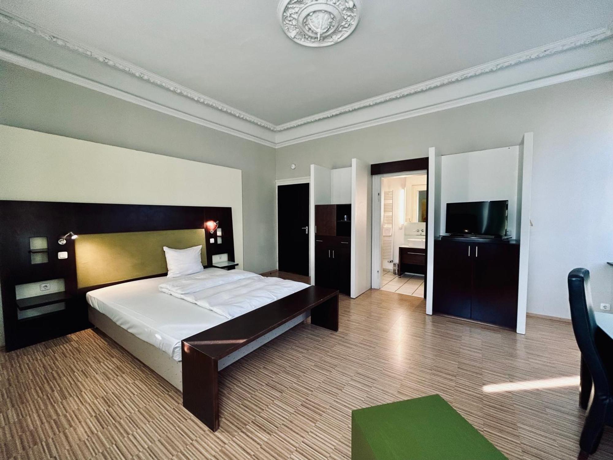 Hotel Brasserie แอร์ลังเงิน ภายนอก รูปภาพ